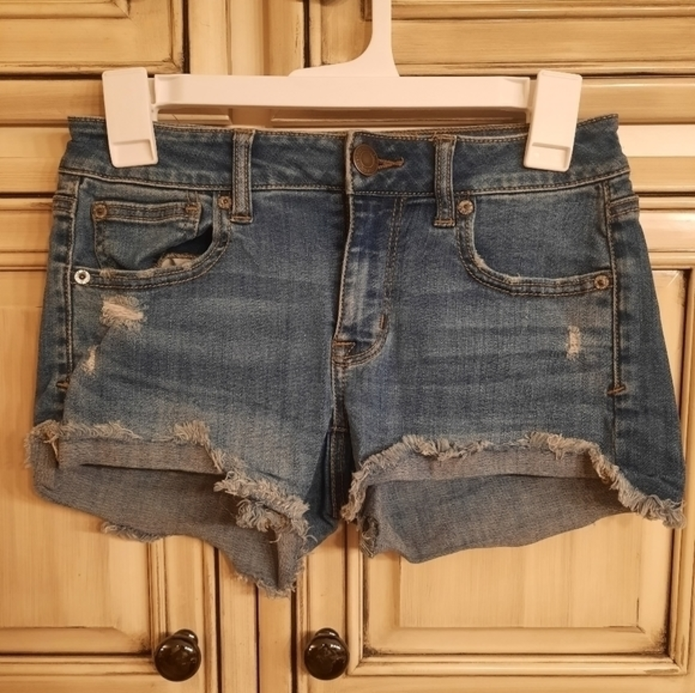 American Eagle Outfitters Jean Shorts Size 2 - Distressed - Super Stretch‎
